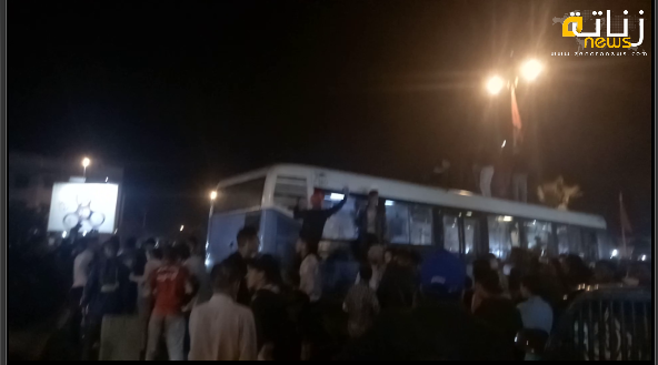 الفرحة تجتاح مركز عين حرودة احتفالا بتأهل الأسود لمونديال روسيا