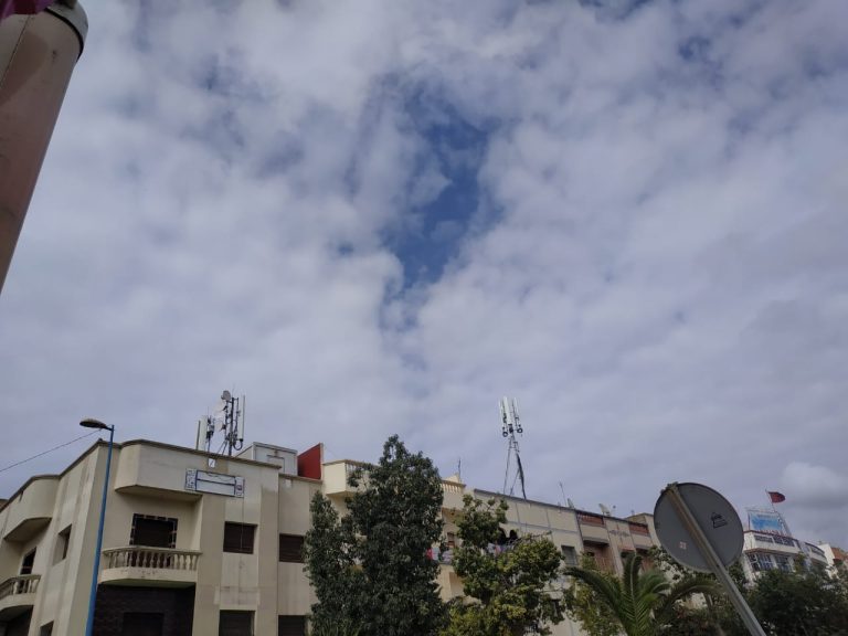 شركات الاتصالات تفضل سطوح المنازل عن اكتراء أمتار جماعة عين حرودة