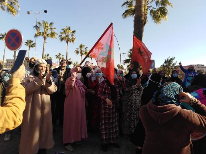 وقفة احتجاجية امام مقر عمالة إقليم برشيد من أجل فتح الحمامات
