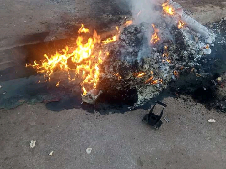 مجهولون يحرقون حاويات نفايات بالشلالات