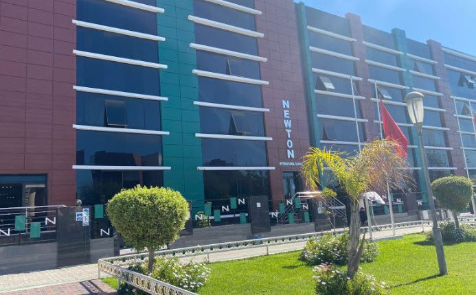 فرحة وتفوق في مدارس نيوتن الدولية بالمحمدية: نتائج باهرة لتلاميد البكالوريا 2023-2024