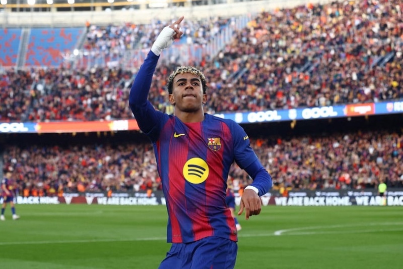 برشلونة يقلب الطاولة على ألافيس ويعتلي صدارة “الليغا” مؤقتاً