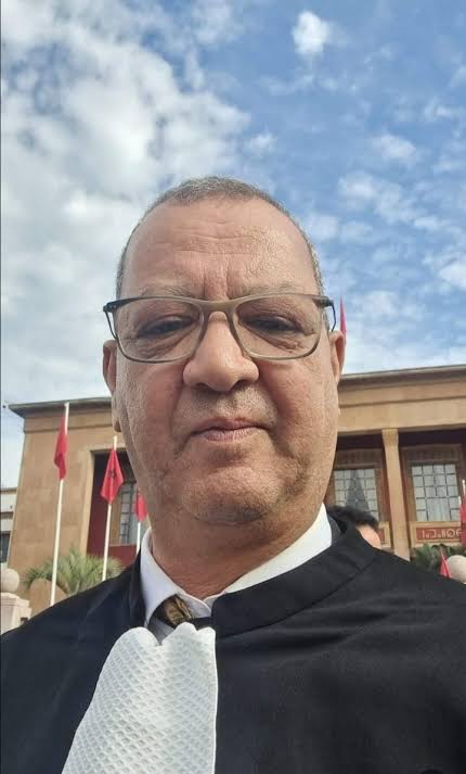 شرط الأقدمية في التصويت المهني للمحامين: آلية قانونية للإقصاء أم ضرورة لتنظيم المهنة؟