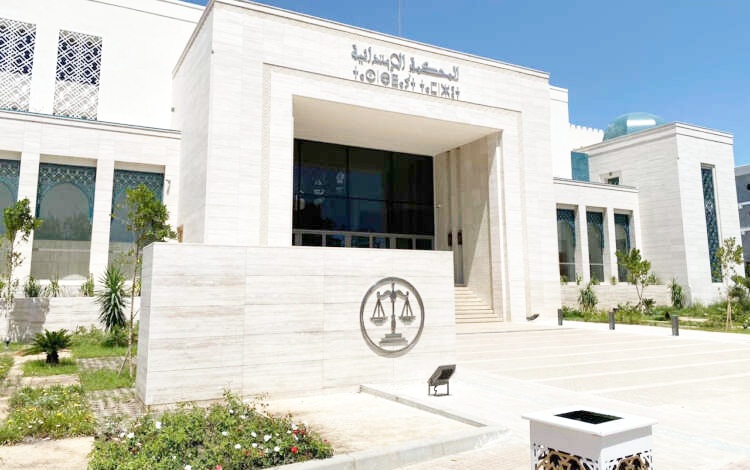 قاعة المحكمة الابتدائية بتطوان خلال جلسة النظر في قضية استغلال آليات الجماعة الحضرية